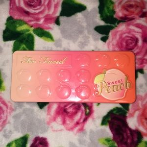 Eyeshadow palette🍑